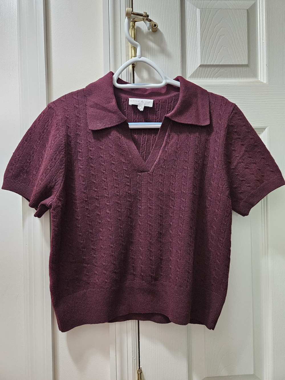Olive & Oak Women's V-Neck Short-Sleeve Cable Knit Sweater - Wine
